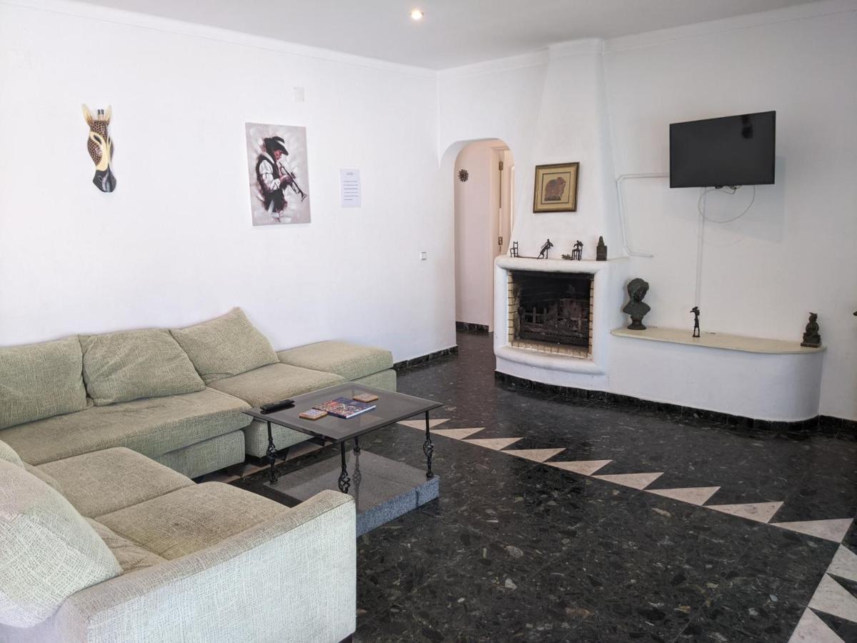 פארו Dolphin House Hostel מראה חיצוני תמונה